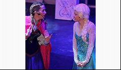 La Reina de las Nieves. Musical Infantil      Ana y Elsa se suben al escenario para contar a los niños una historia de amor entre hermanas llena de magia